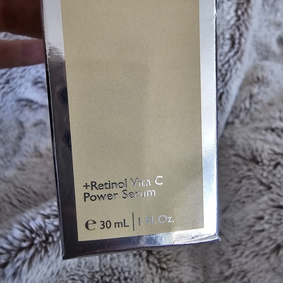 Kate Somerville +Retinol Vita C Power Serum - Picture 2 of 10